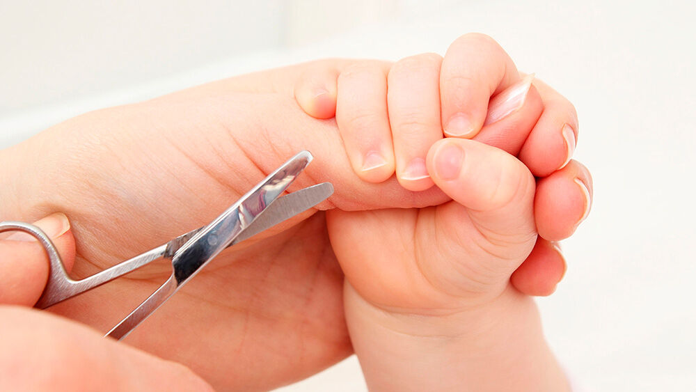 Cómo cortar las uñas del bebé correctamente